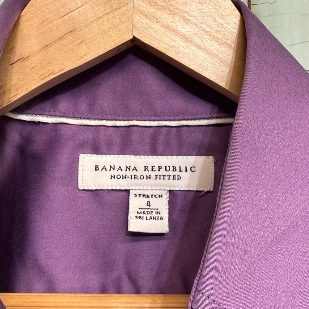 Banana Republic Non-iron Fitted Button Down - Picture 2 of 5